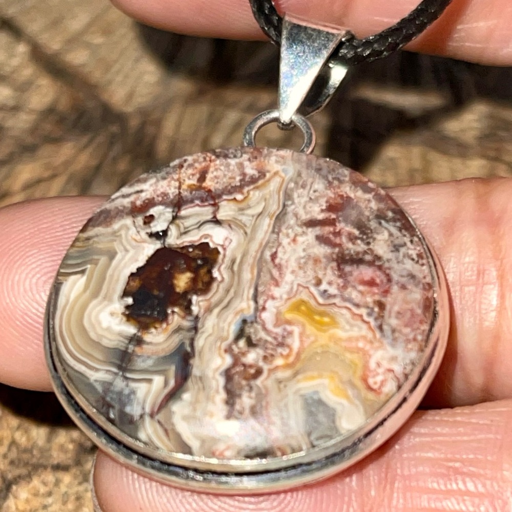 Small Mexican Crazy Lace Agate Pendant 1 1/2” - Picture 12 of 14